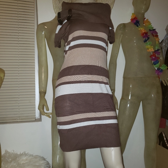 Short Sleeve Sweater Dress - Picture 2 of 6